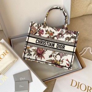 Christian Dior Book Tote Bag 36cm M1296 Dior Jardin Botanique Embroidery Canvas Spring/Summer 2023 Collection - Image 3