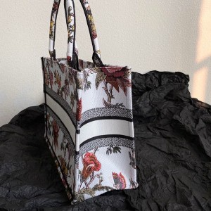 Christian Dior Book Tote Bag 36cm M1296 Dior Jardin Botanique Embroidery Canvas Spring/Summer 2023 Collection - Image 5