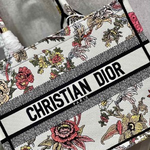 Christian Dior Book Tote Bag 36cm M1296 Dior Jardin Botanique Embroidery Canvas Spring/Summer 2023 Collection - Image 6