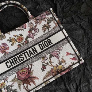 Christian Dior Book Tote Bag 36cm M1296 Dior Jardin Botanique Embroidery Canvas Spring/Summer 2023 Collection - Image 6