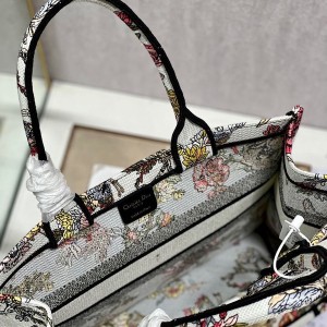 Christian Dior Book Tote Bag 36cm M1296 Dior Jardin Botanique Embroidery Canvas Spring/Summer 2023 Collection - Image 8