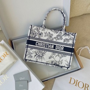 Christian Dior Book Tote Bag 36cm M1296 Dior Jardin Botanique Embroidery Canvas Spring/summer 2023 Collection - Image 4