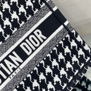 Christian Dior Book Tote Bag 36cm M1296 Houndstooth Embroidery Canvas Fall/Winter 2022 Collection - Image 6