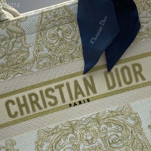 Christian Dior Book Tote Bag 36cm M1296 Jardin d'Hiver Embroidery Canvas Fall/Winter 2022 Collection - Image 5