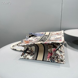 Christian Dior Book Tote Bag 36cm M1296 Jardin d'Hiver Embroidery Canvas Fall/Winter 2022 Collection - Image 6
