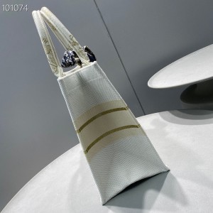 Christian Dior Book Tote Bag 36cm M1296 Jardin d'Hiver Embroidery Canvas Fall/Winter 2022 Collection - Image 6
