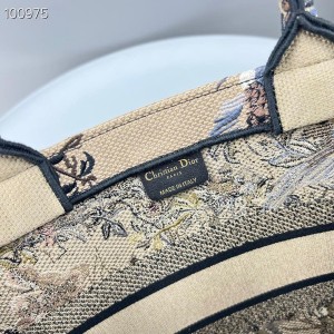 Christian Dior Book Tote Bag 36cm M1296 Jardin d'Hiver Embroidery Canvas Fall/Winter 2022 Collection - Image 8