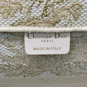 Christian Dior Book Tote Bag 36cm M1296 Jardin d'Hiver Embroidery Canvas Fall/Winter 2022 Collection - Image 9