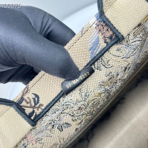 Christian Dior Book Tote Bag 36cm M1296 Jardin d'Hiver Embroidery Canvas Fall/Winter 2022 Collection - Image 9