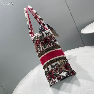 Christian Dior Book Tote Bag 36cm M1296 Lunar New Year Butterfly Embroidery Canvas Fall/Winter 2022 Collection - Image 6