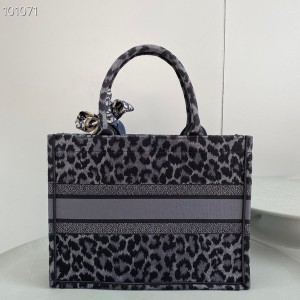 Christian Dior Book Tote Bag 36cm M1296 Mizza Embroidery Canvas Fall/Winter 2022 Collection - Image 3