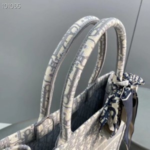 Christian Dior Book Tote Bag 36cm M1296 Oblique Embroidered Canvas Fall/Winter 2022 Collection - Image 6