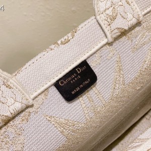 Christian Dior Book Tote Bag 36cm M1296 Rêve d'Infini Embroidery Canvas Spring/Summer 2023 Collection - Image 9