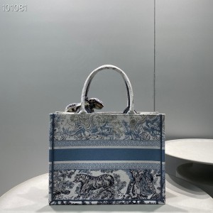Christian Dior Book Tote Bag 36cm M1296 Toile De Jouy Embroidered Canvas Fall/Winter 2022 Collection - Image 3