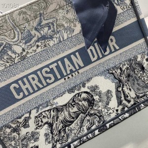 Christian Dior Book Tote Bag 36cm M1296 Toile De Jouy Embroidered Canvas Fall/Winter 2022 Collection - Image 4