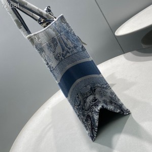 Christian Dior Book Tote Bag 36cm M1296 Toile De Jouy Embroidered Canvas Fall/Winter 2022 Collection - Image 5