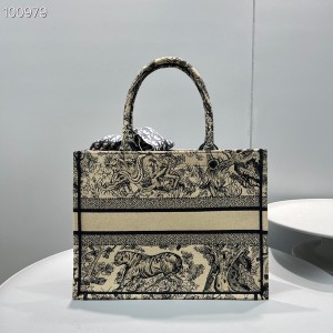 Christian Dior Book Tote Bag 36cm M1296 Toile De Jouy Embroidery Canvas Fall/Winter 2022 Collection - Image 3