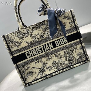 Christian Dior Book Tote Bag 36cm M1296 Toile De Jouy Flowers Embroidery Canvas Fall/Winter 2022 Collection - Image 4
