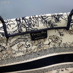 Christian Dior Book Tote Bag 36cm M1296 Toile De Jouy Flowers Embroidery Canvas Fall/Winter 2022 Collection - Image 9