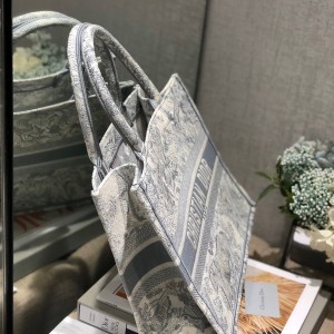 Christian Dior Book Tote Bag 36cm M1296 Toile de Jouy Embroidery Canvas Fall/Winter 2022 Collection - Image 8