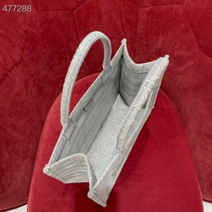 Christian Dior Book Tote Bag 38cm Embroidery Canvas Spring/Summer 2021 Collection - Image 4