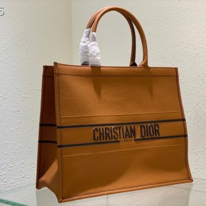 Christian Dior Book Tote Bag 42cm 1286 Calfskin Leather Embroidered Canvas Fall/Winter 2022 Collection - Image 3