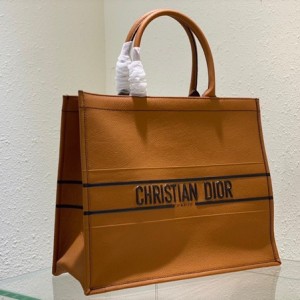 Christian Dior Book Tote Bag 42cm 1286 Calfskin Leather Embroidered Canvas Fall/Winter 2022 Collection - Image 3