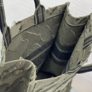 Christian Dior Book Tote Bag 42cm 1286 Camouflage Embroidered Canvas Fall/Winter 2020 Collection - Image 6