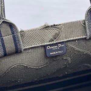 Christian Dior Book Tote Bag 42cm 1286 Camouflage Embroidered Canvas Fall/Winter 2020 Collection - Image 8