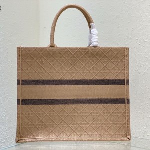 Christian Dior Book Tote Bag 42cm 1286 Cannage Raffia Embroidered Canvas Fall/Winter 2022 Collection - Image 3