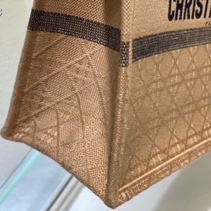 Christian Dior Book Tote Bag 42cm 1286 Cannage Raffia Embroidered Canvas Fall/Winter 2022 Collection - Image 5