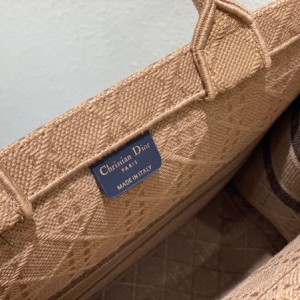 Christian Dior Book Tote Bag 42cm 1286 Cannage Raffia Embroidered Canvas Fall/Winter 2022 Collection - Image 8
