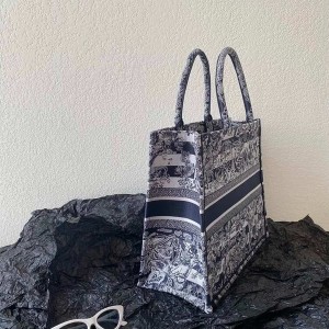 Christian Dior Book Tote Bag 42cm 1286 Chinese New Year Reverse Toile De Jouy Embroidered Canvas Fall/Winter 2022 Collection - Image 3