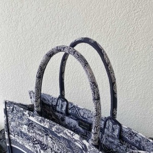 Christian Dior Book Tote Bag 42cm 1286 Chinese New Year Reverse Toile De Jouy Embroidered Canvas Fall/Winter 2022 Collection - Image 5