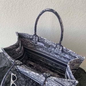 Christian Dior Book Tote Bag 42cm 1286 Chinese New Year Reverse Toile De Jouy Embroidered Canvas Fall/Winter 2022 Collection - Image 6