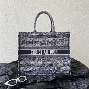 Christian Dior Book Tote Bag 42cm 1286 Chinese New Year Reverse Toile De Jouy Embroidered Canvas Fall/Winter 2022 Collection - Image 9