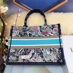 Christian Dior Book Tote Bag 42cm 1286 Constellation Embroidered Canvas Fall/Winter 2022 Collection - Image 3