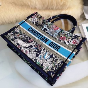 Christian Dior Book Tote Bag 42cm 1286 Constellation Embroidered Canvas Fall/Winter 2022 Collection - Image 4