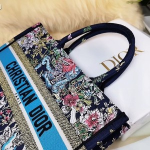 Christian Dior Book Tote Bag 42cm 1286 Constellation Embroidered Canvas Fall/Winter 2022 Collection - Image 6