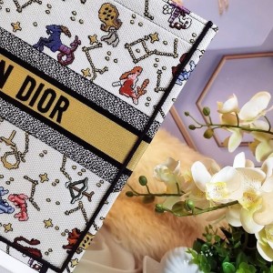 Christian Dior Book Tote Bag 42cm 1286 Pixel Zodiac Embroidery Canvas Fall/Winter 2022 Collection - Image 5