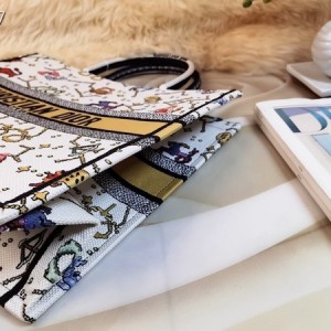 Christian Dior Book Tote Bag 42cm 1286 Pixel Zodiac Embroidery Canvas Fall/Winter 2022 Collection - Image 7