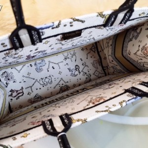 Christian Dior Book Tote Bag 42cm 1286 Pixel Zodiac Embroidery Canvas Fall/Winter 2022 Collection - Image 9