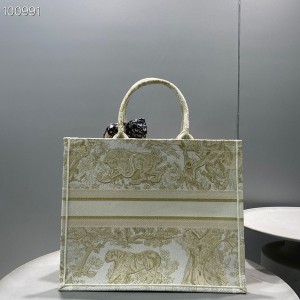 Christian Dior Book Tote Bag 42cm M1286 Toile De Jouy Embroidery Canvas Fall/Winter 2022 Collection - Image 3