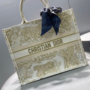 Christian Dior Book Tote Bag 42cm M1286 Toile De Jouy Embroidery Canvas Fall/Winter 2022 Collection - Image 5
