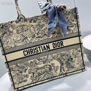 Christian Dior Book Tote Bag 42cm M1286 Toile De Jouy Embroidery Canvas Spring/Summer 2023 Collection - Image 4