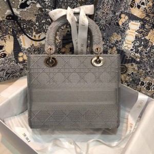 Christian Dior D-Lite Lady Dior Bag 24cm Embroidered Canvas Gold Hardware Fall/Winter 2020 Collection - Image 3