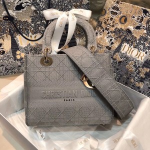 Christian Dior D-Lite Lady Dior Bag 24cm Embroidered Canvas Gold Hardware Fall/Winter 2020 Collection - Image 4