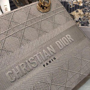 Christian Dior D-Lite Lady Dior Bag 24cm Embroidered Canvas Gold Hardware Fall/Winter 2020 Collection - Image 5