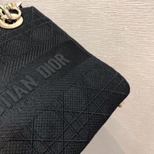 Christian Dior D-Lite Lady Dior Bag 24cm Embroidered Canvas Gold Hardware Fall/Winter 2020 Collection - Image 6