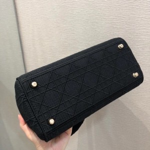 Christian Dior D-Lite Lady Dior Bag 24cm Embroidered Canvas Gold Hardware Fall/Winter 2020 Collection - Image 7